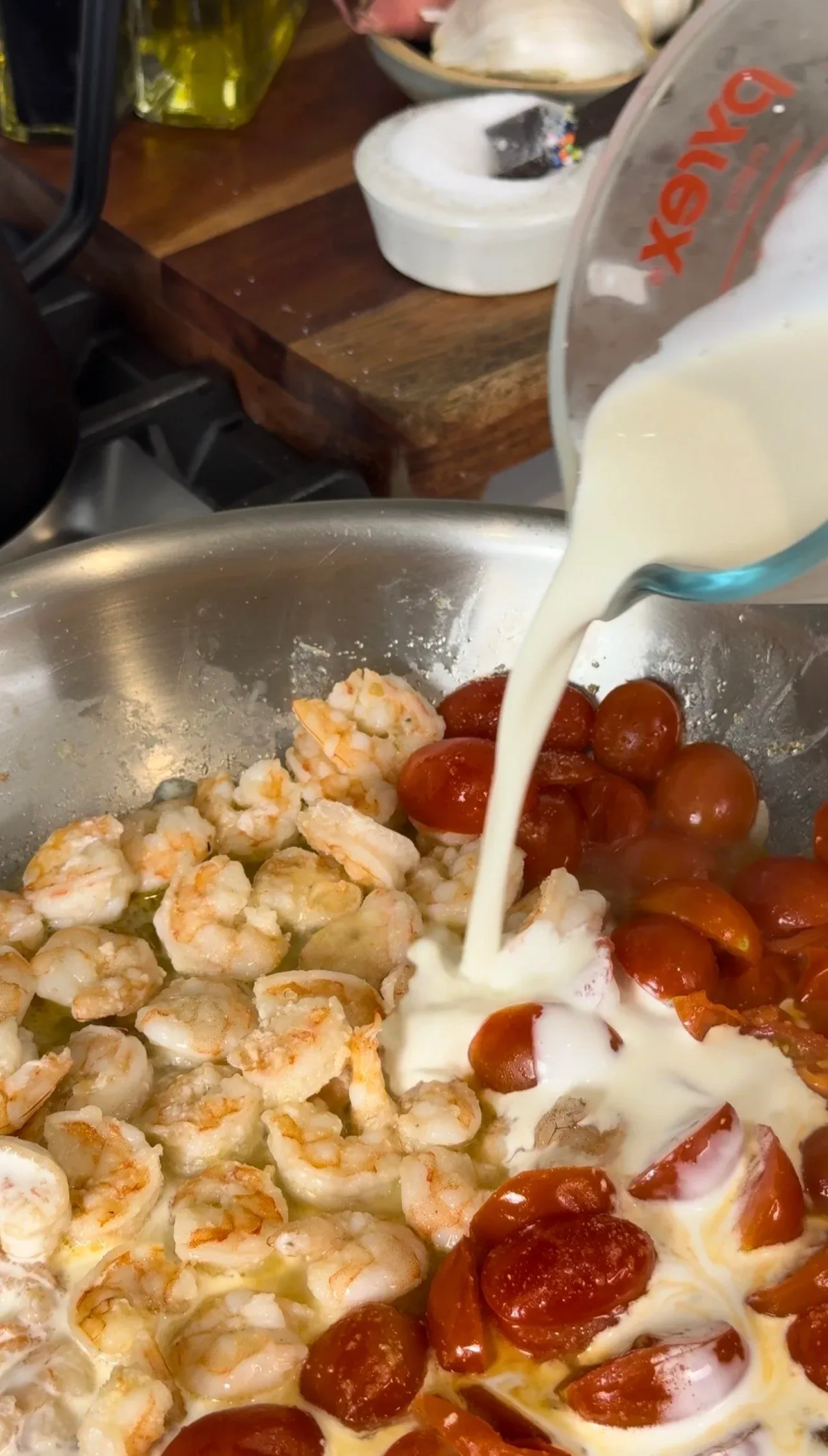 Shrimp tomato pasta