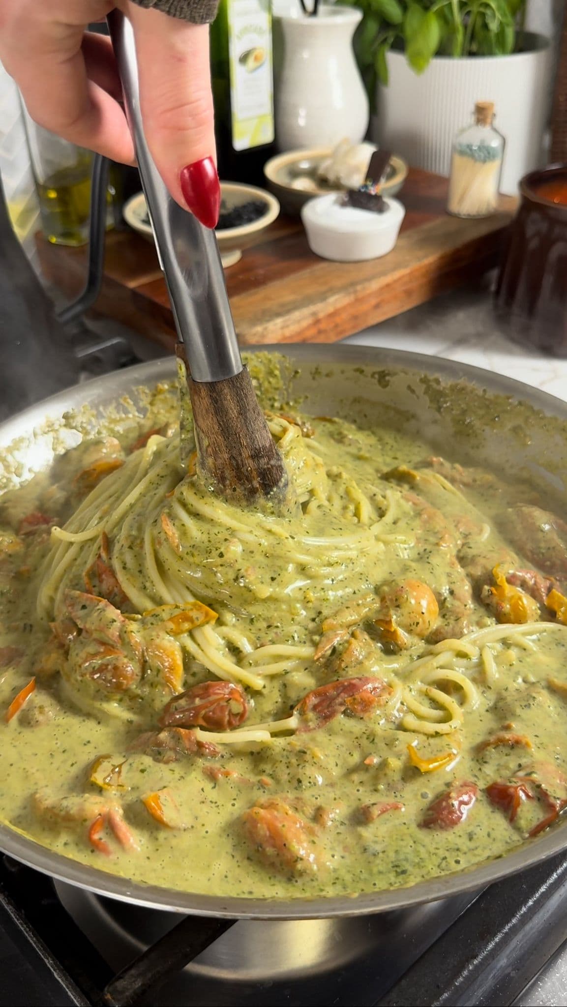 Creamy Pesto Tomato Spaghetti