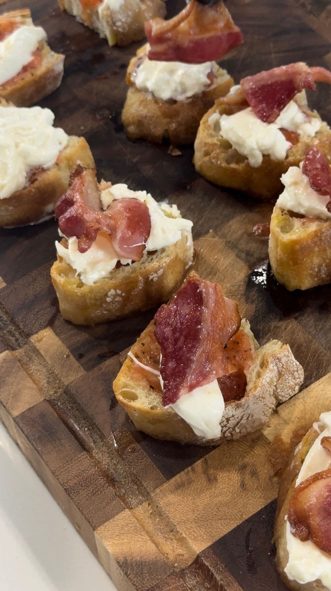 Tomato Burrata Toast Bites