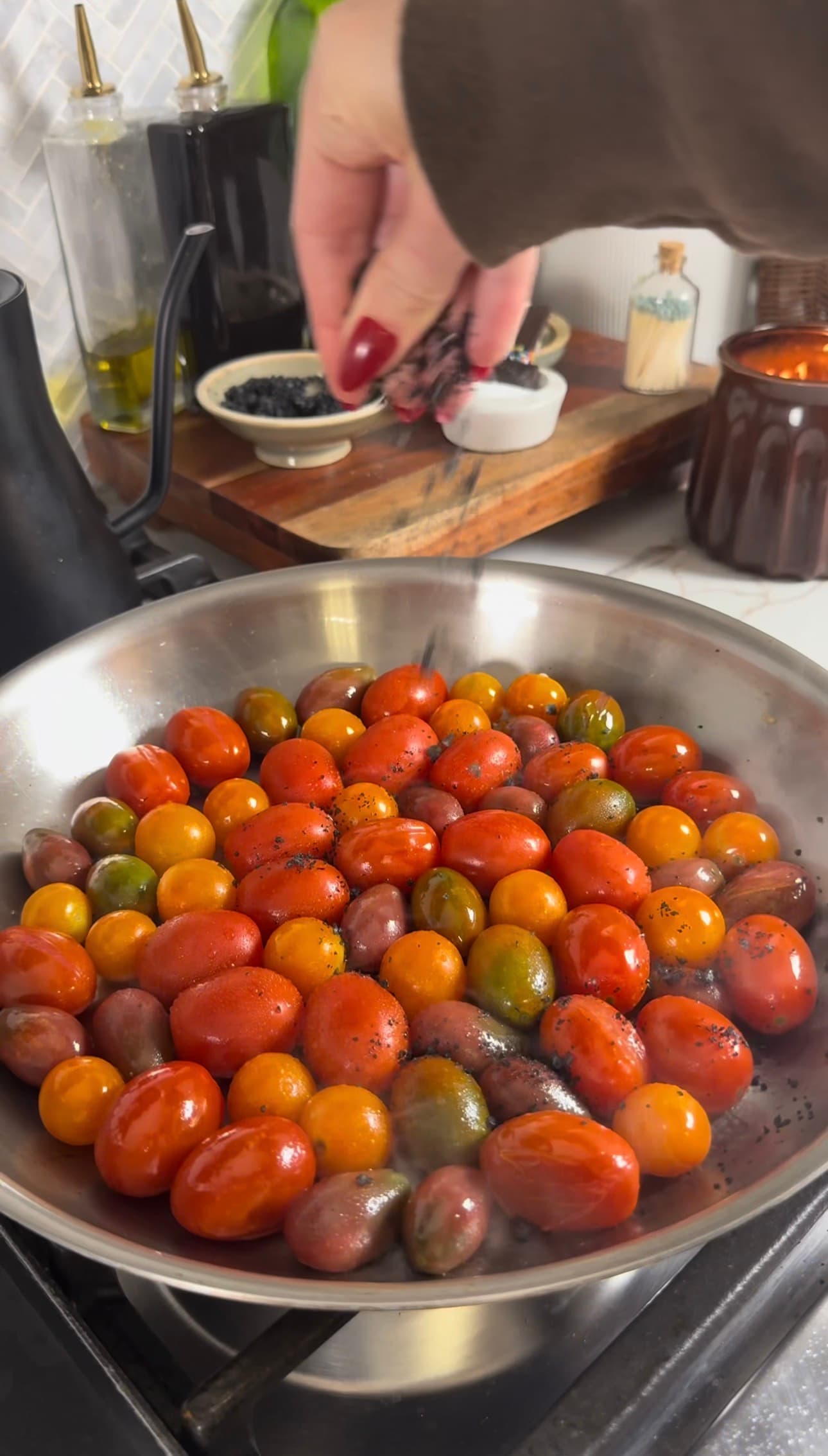 Creamy Pesto Tomato Spaghetti